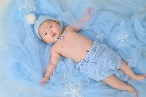 燕郊宝宝上眼皮肿