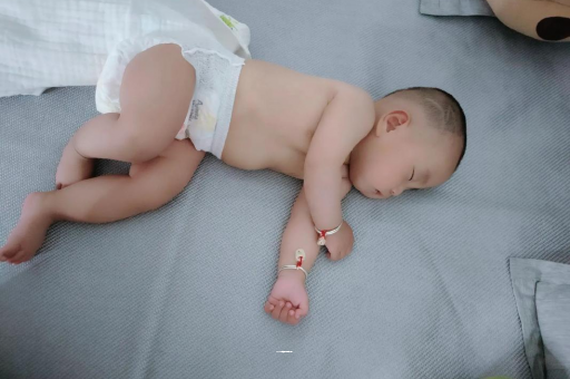燕郊几个月宝宝会抬头